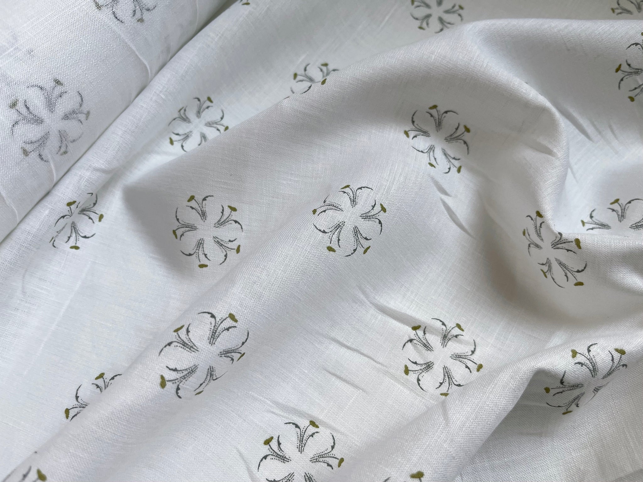 Deadstock Linen Fabric - Forget-Me-Not Floral