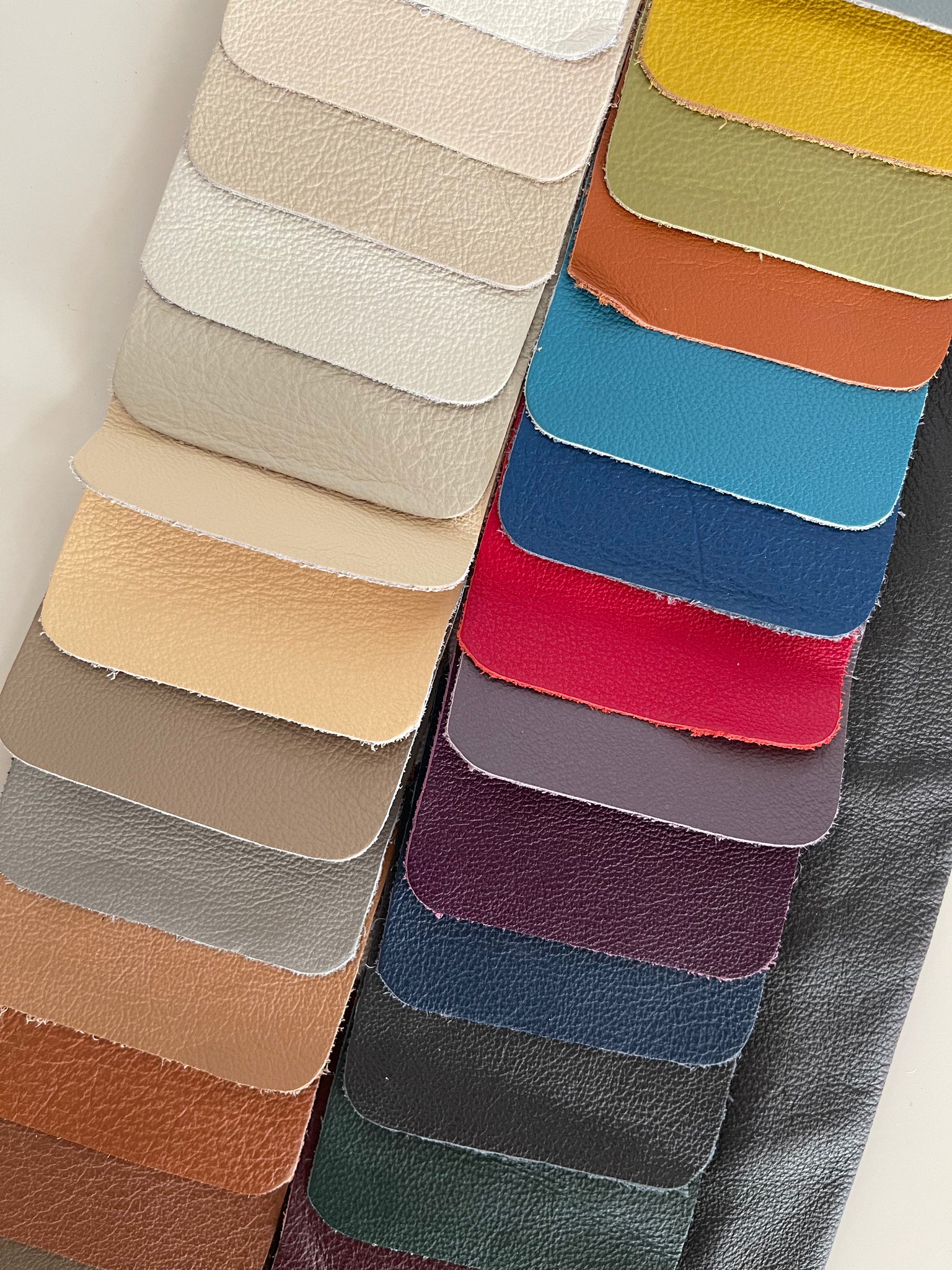 STICKLEY Soho Leather Swatch Set