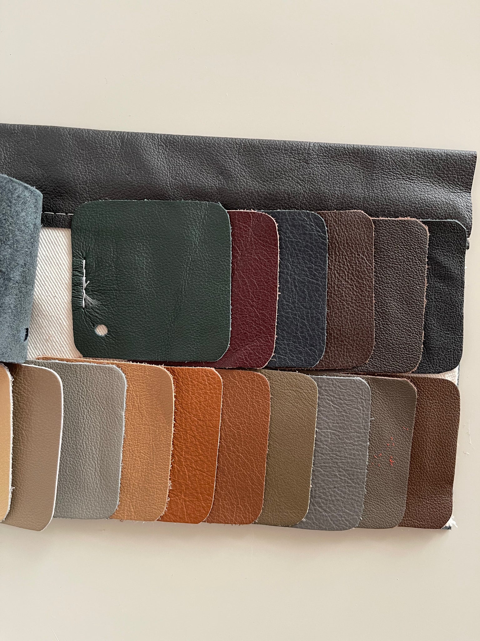 STICKLEY Soho Leather Swatch Set