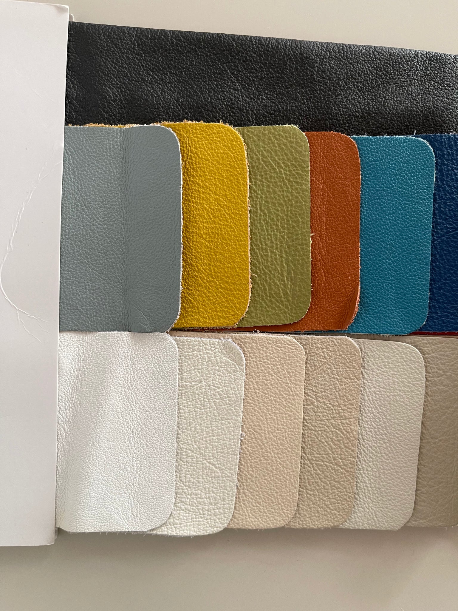 STICKLEY Soho Leather Swatch Set