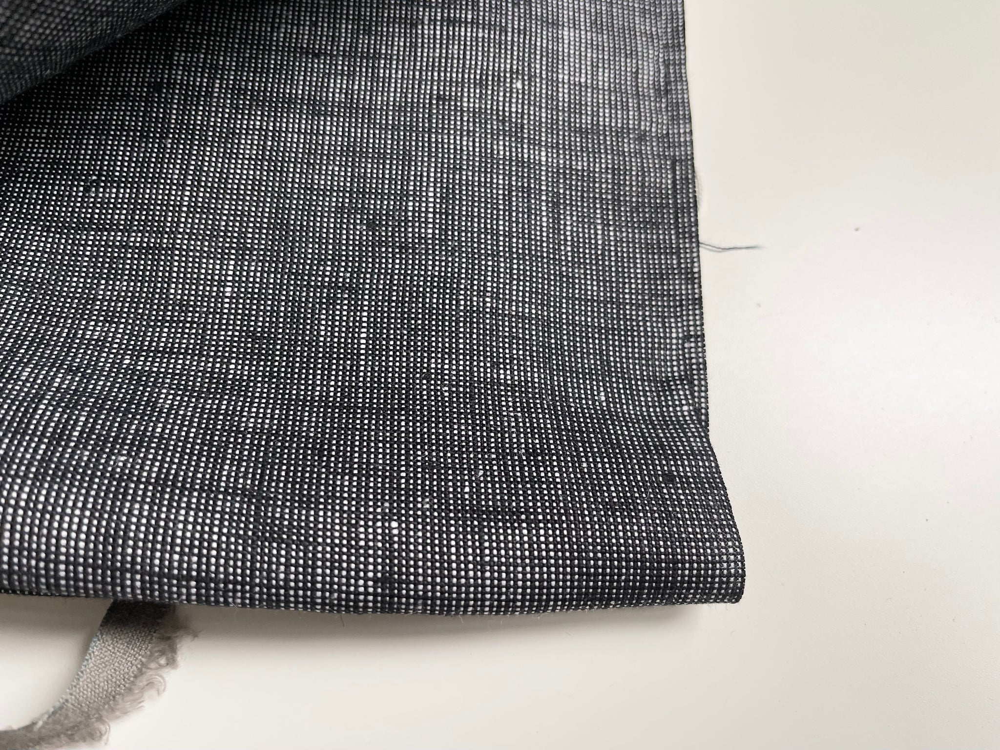 Linen Fabric Remnants - Scattered Poppy and Black Melange